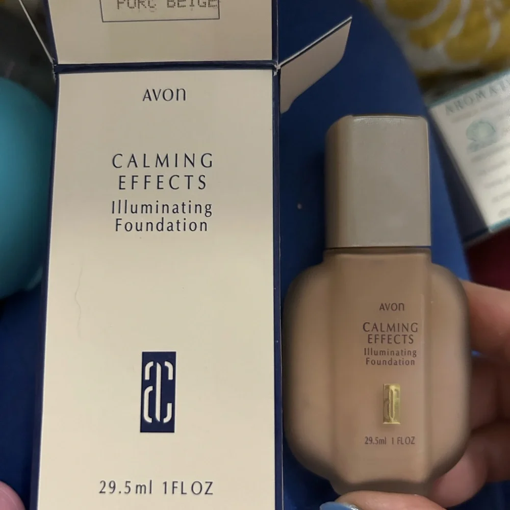 Avon Calming Effects Illuminating Foundation Porc. Beige